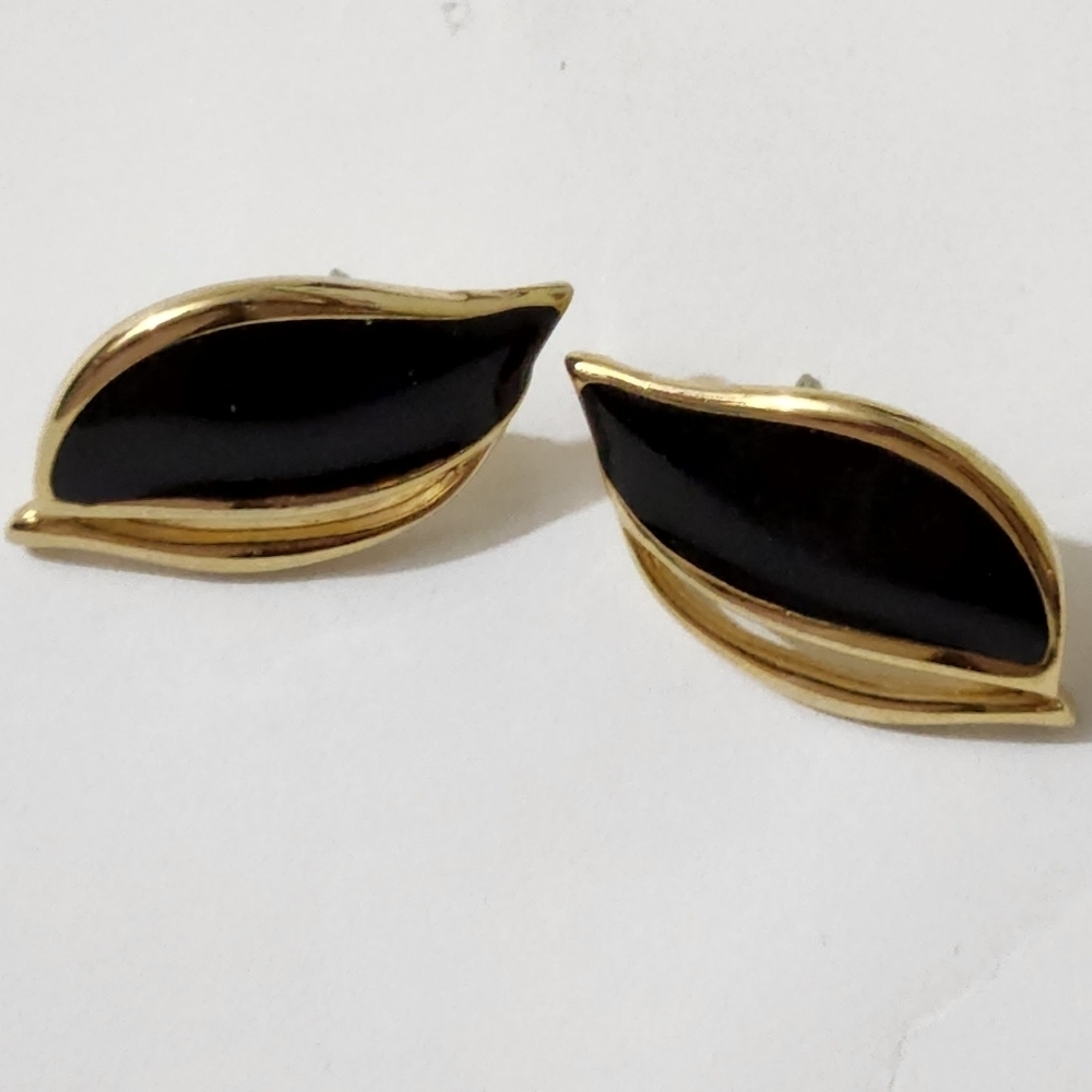 Vintage Earrings Black Gold Leaf Shape Enamel Pierced Post